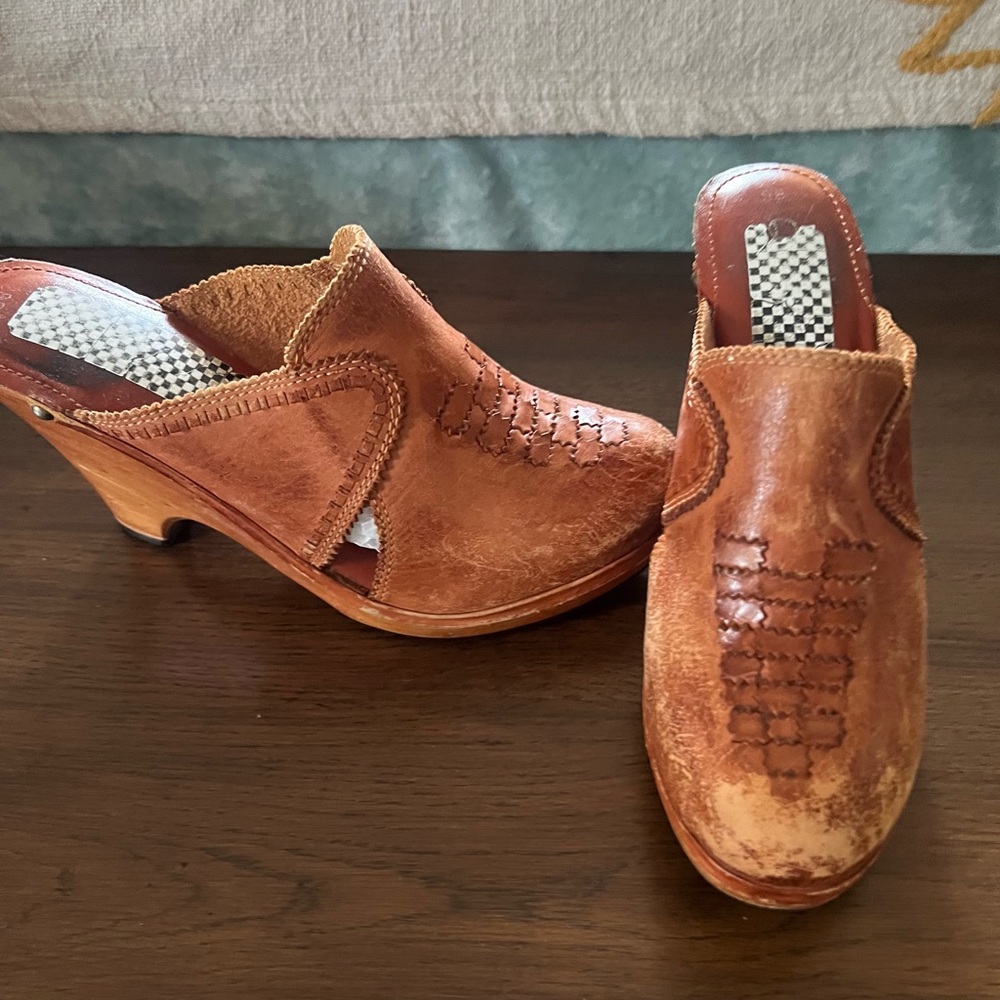 Stylish Tan Leather Mules for Women